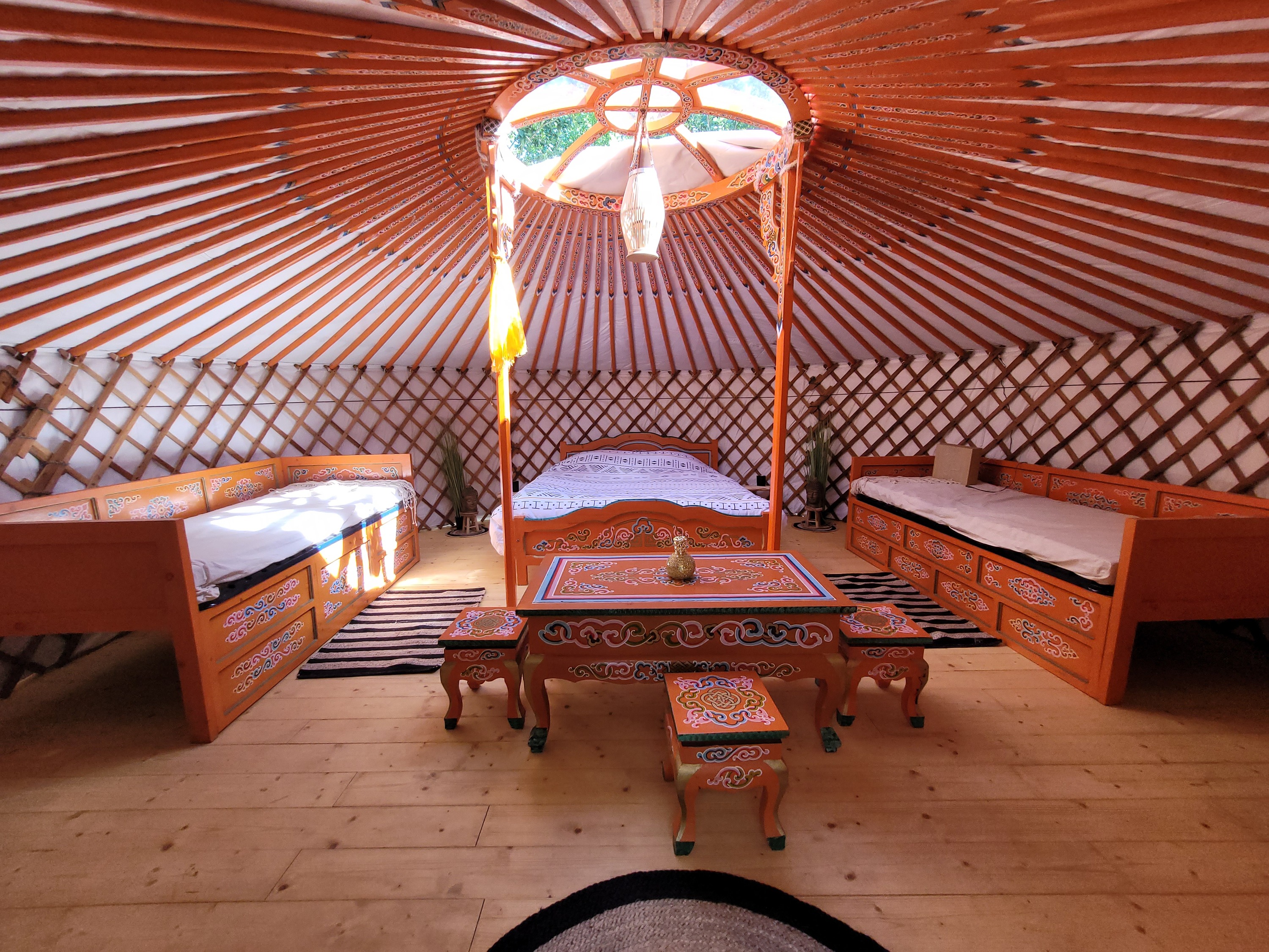 Évadez-vous dans une yourte mongole en Basse-Normandie à Souleuvre En Bocage — espace de vie