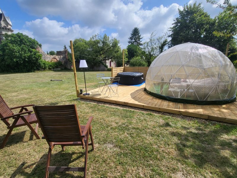 Évasion étoilée : Jolie bulle avec spa à Villiers Au Bouin à Villiers Au Bouin — vue intérieure