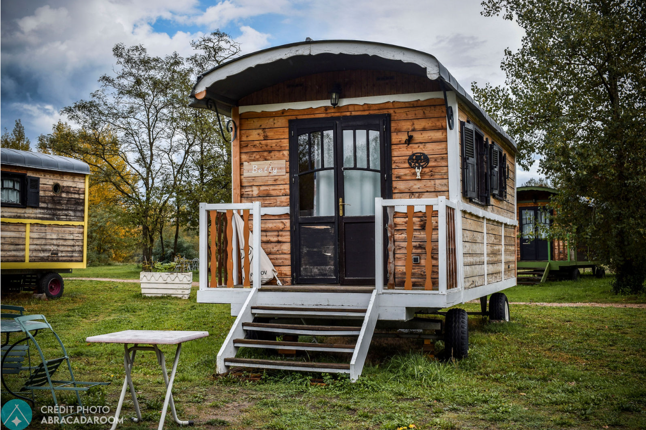 Roulotte familiale de campagne : une escapade enchantée en Auvergne