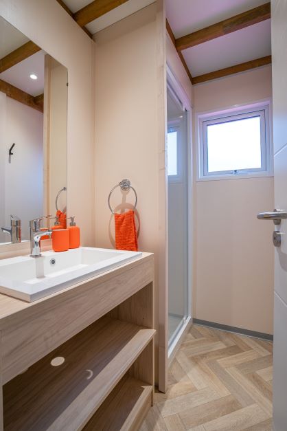 Chalet Harmonie — Escapade paisible avec spa à Lot à Saint-Cirgues — salle de bain