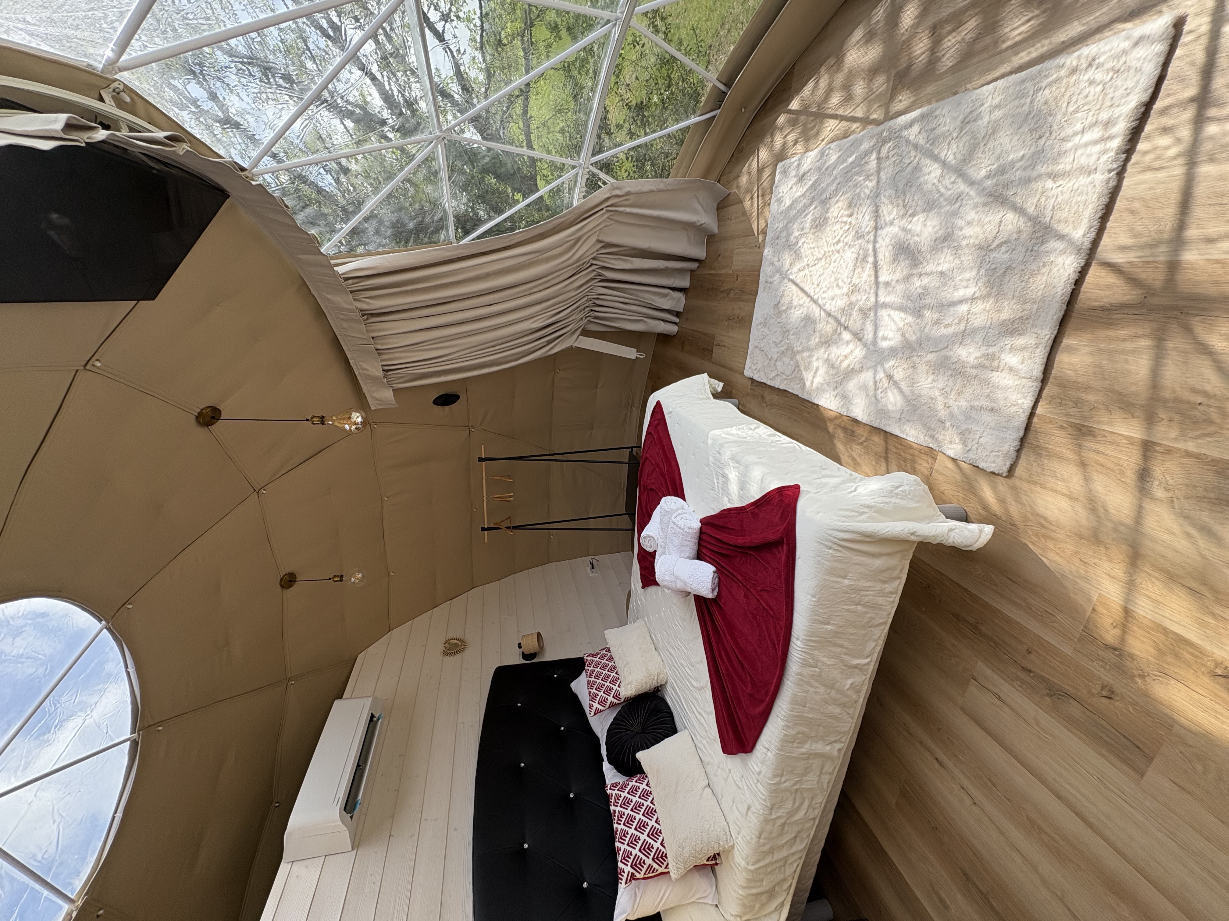 Le Dôme de Clem & Spa : une évasion insolite en Midi-Pyrénées à Figeac — détail architectural