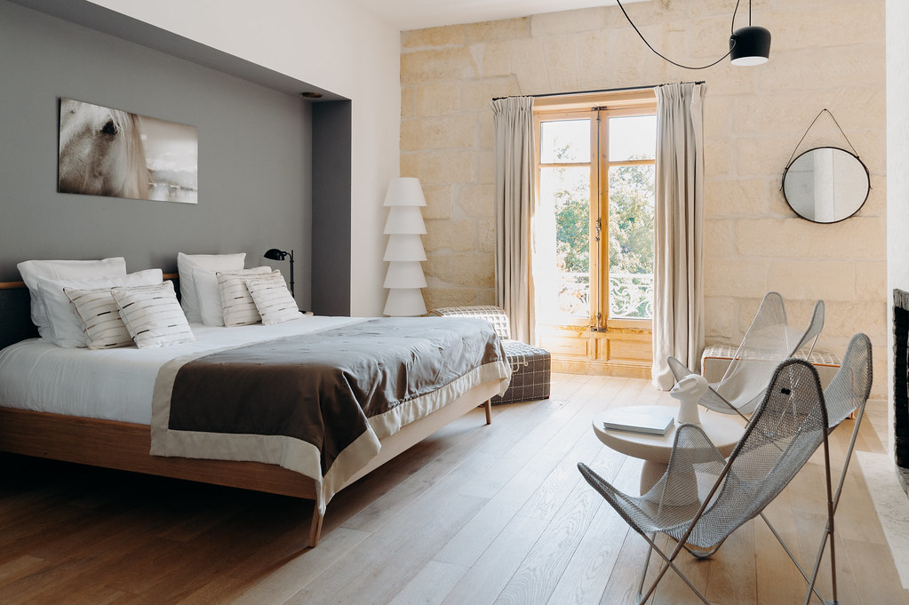 Suite Junior avec vue sur le jardin — Hébergement insolite avec spa à Hérault à Montpellier — vue intérieure